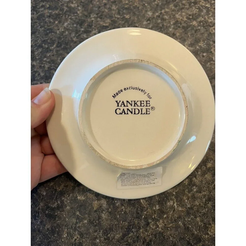 Yankee Candle Small Candle Shade and Plate Set Holly Design Great Condition